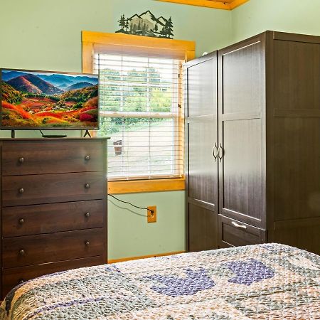 Brand New Tiny Cabin! A Bearly Adventure Sevierville Bagian luar foto