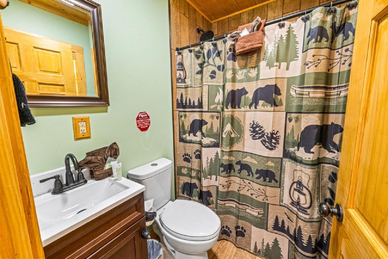 Brand New Tiny Cabin! A Bearly Adventure Sevierville Bagian luar foto