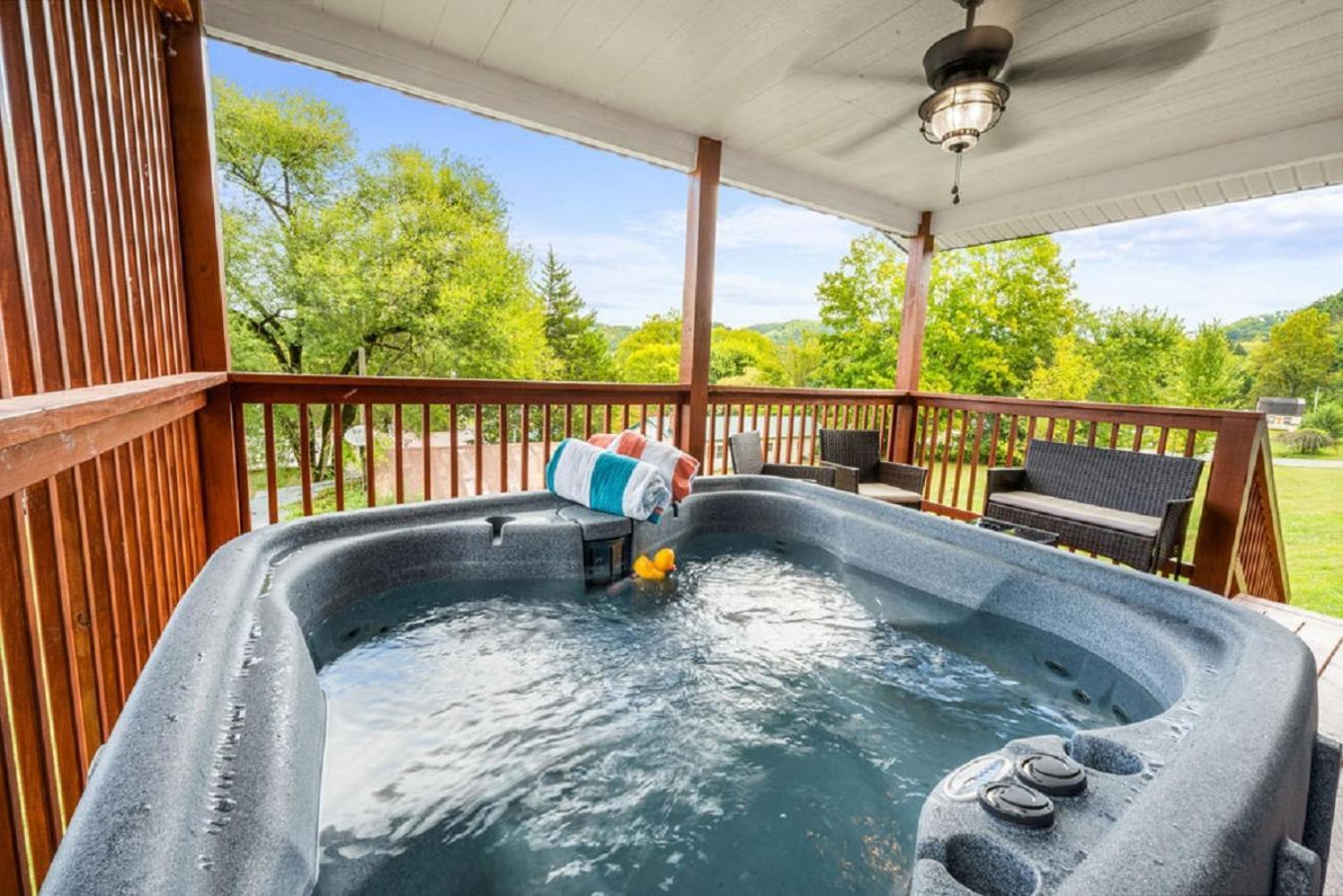 Brand New Tiny Cabin! A Bearly Adventure Sevierville Bagian luar foto